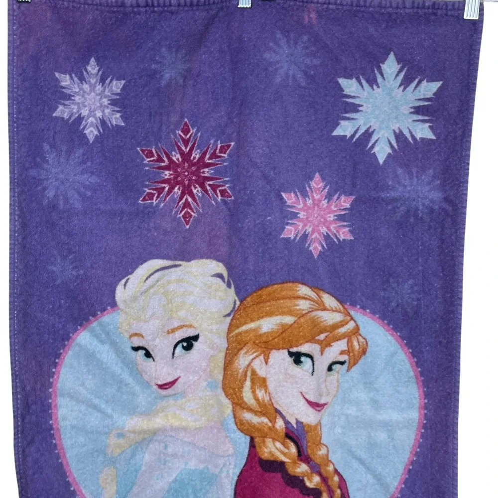 Disney Frozen Princess Beach Towel Graphic Elsa Anna Snowflake Purple Pink Kids